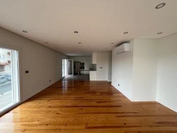 Apartamento T4 para Arrendamento em Estoril