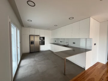 Apartamento T4 para Arrendamento em Estoril