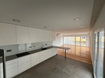 Apartamento T4 para Arrendamento em Estoril