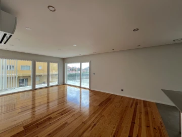 Apartamento T4 para Arrendamento em Estoril