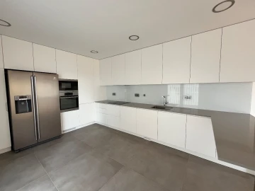 Apartamento T4 para Arrendamento em Estoril