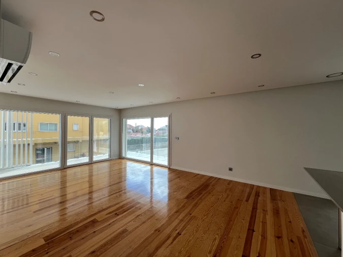 Apartamento T4 para Arrendamento em Estoril Foto 17