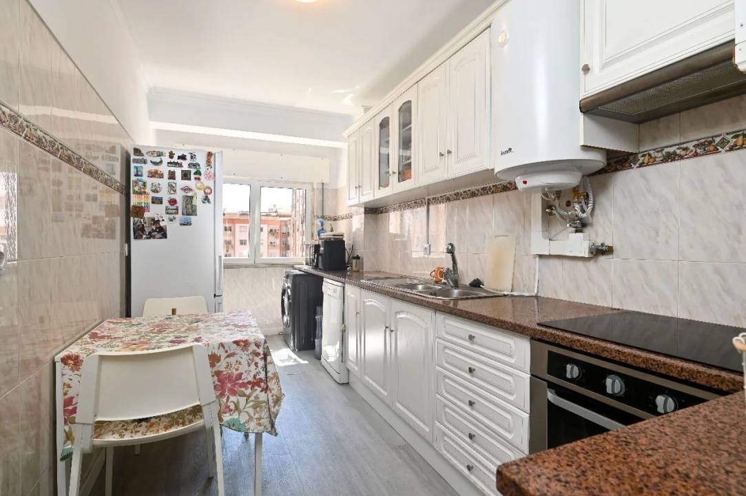 Apartamento T2 para Venda em Queluz de Baixo Foto 9