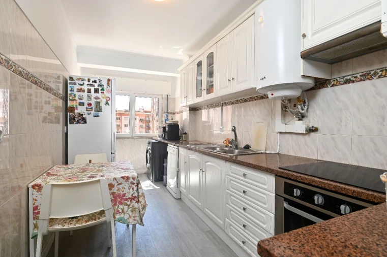 Apartamento T2 para Venda em Queluz de Baixo Foto 9