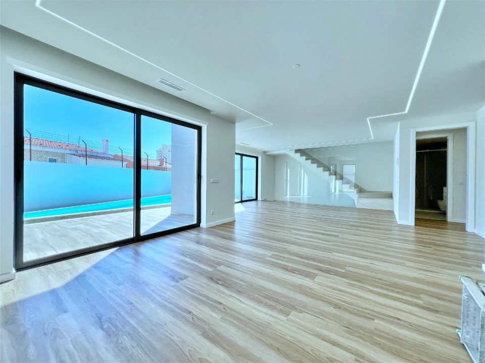 Moradia T4 para Venda em Parede Foto 4