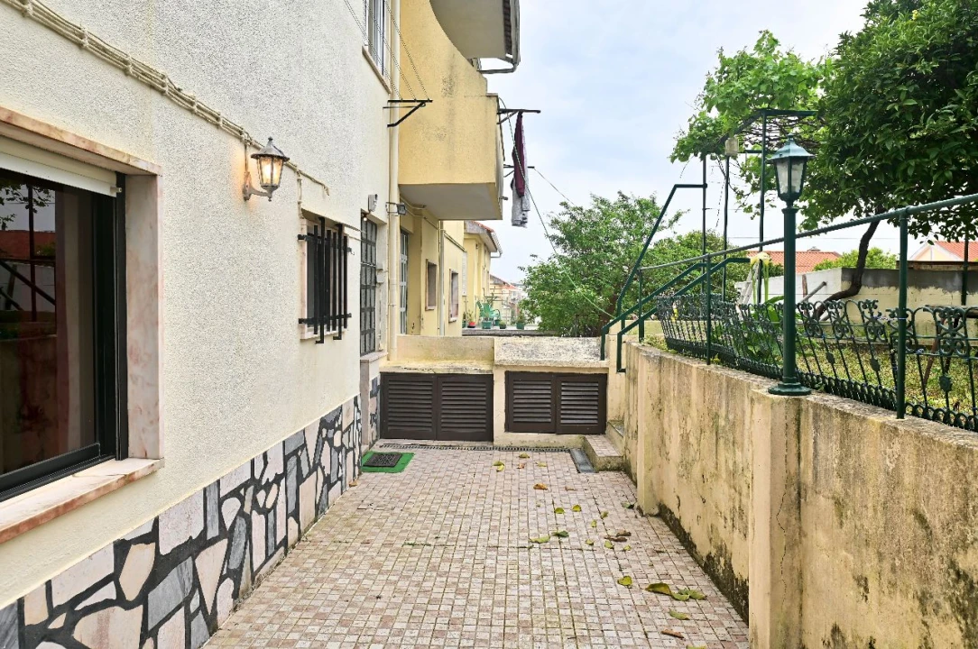 Moradia T3 para Venda em Queijas Foto 10