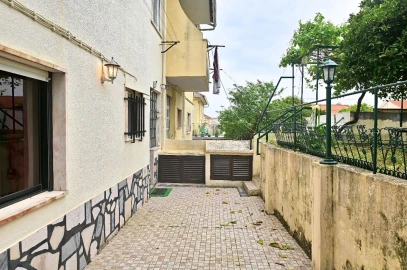 Moradia T3 para Venda em Queijas