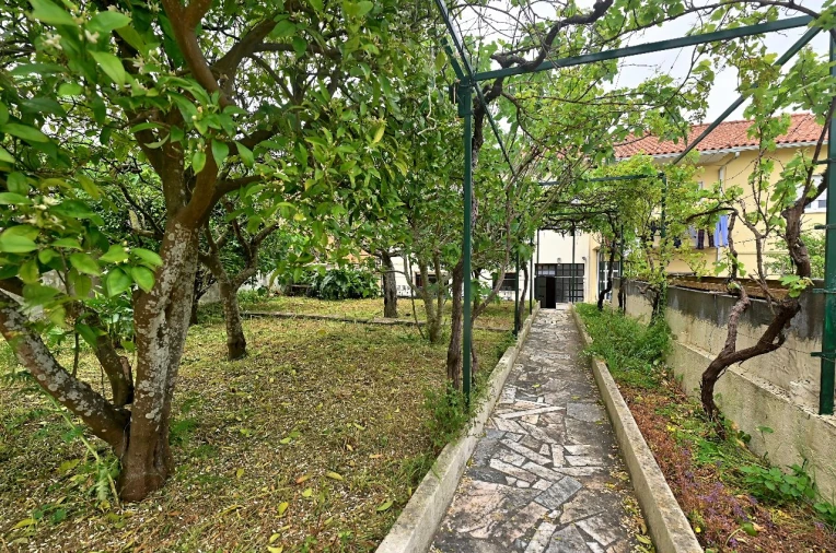 Moradia T3 para Venda em Queijas Foto 11