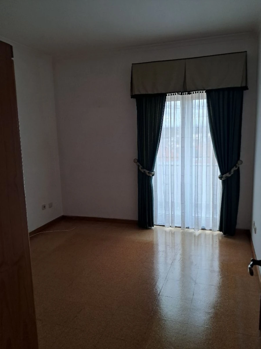 Apartamento T2 para Arrendamento em Mirandela Foto 11