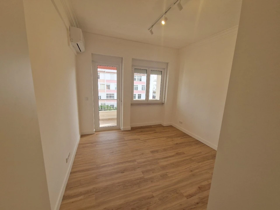 Apartamento T3 para Venda em Carcavelos Foto 8