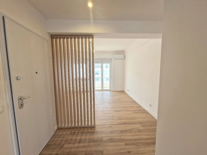Apartamento T3 para Venda em Carcavelos Foto 2
