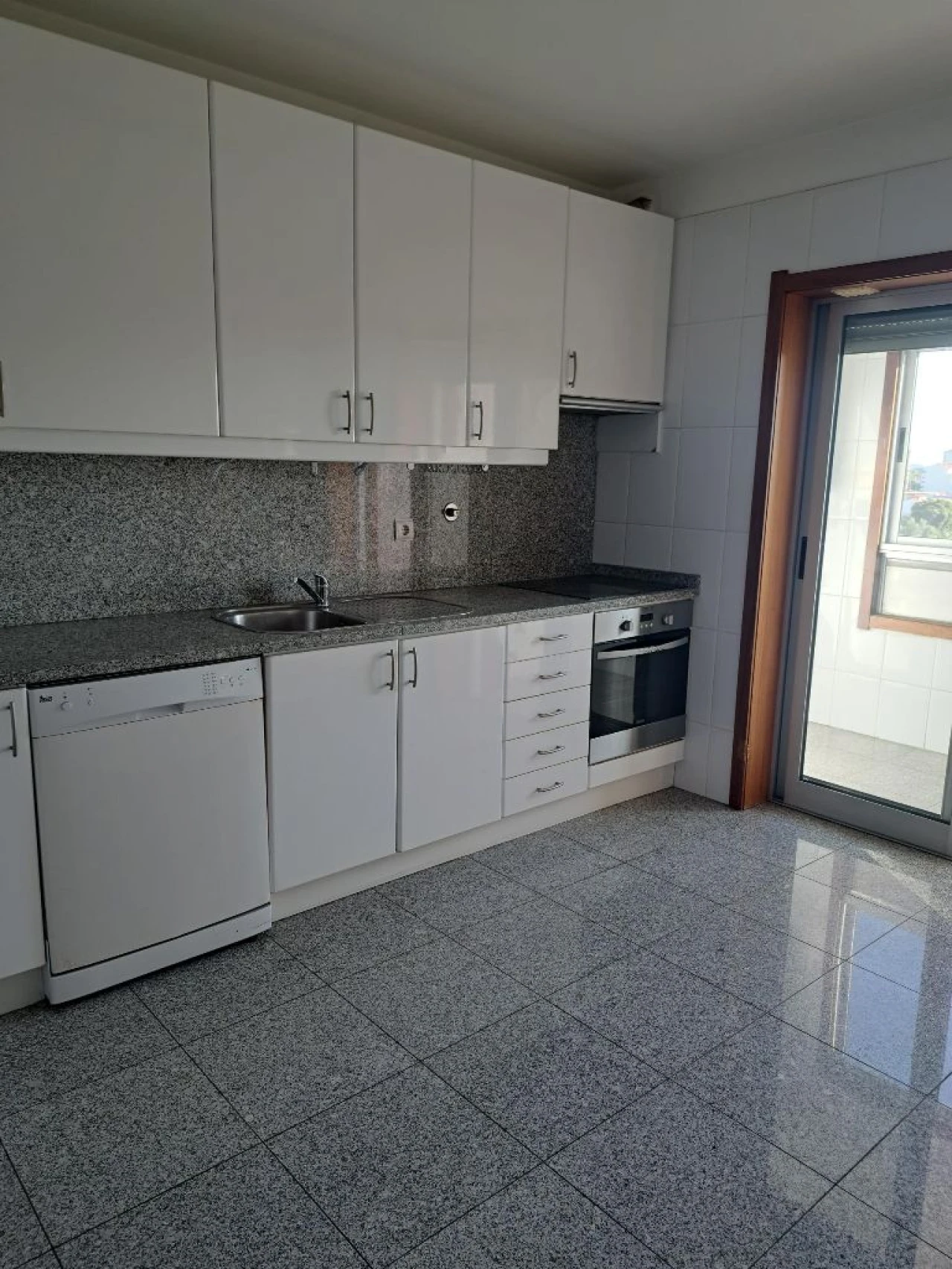Apartamento T2 para Arrendamento em Maia Foto 8