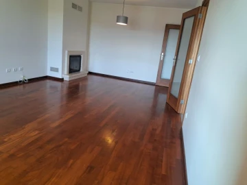Apartamento T2 para Arrendamento em Maia