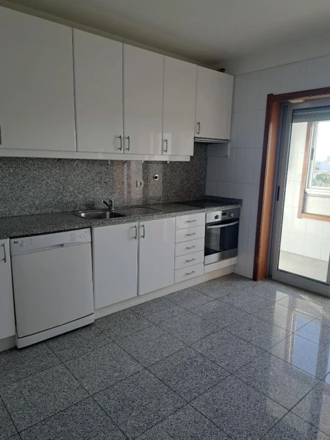 Apartamento T2 para Arrendamento em Maia