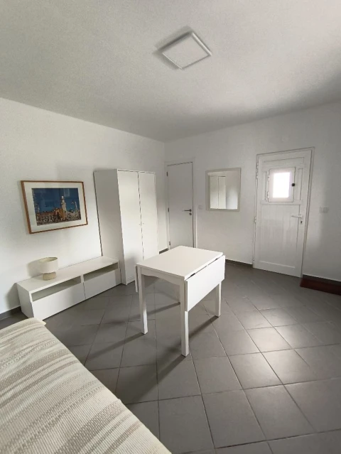 Apartamento T1 para Arrendamento em Alvisquer