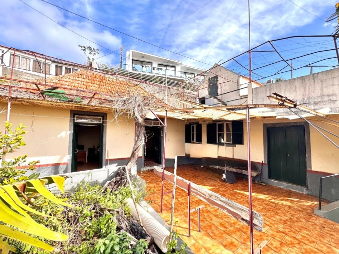 Moradia T2 para Venda em Canhas Foto 3
