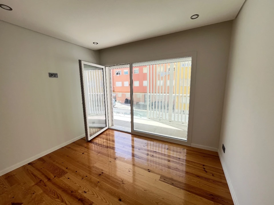 Apartamento T3 para Arrendamento em São João do Estoril Foto 8