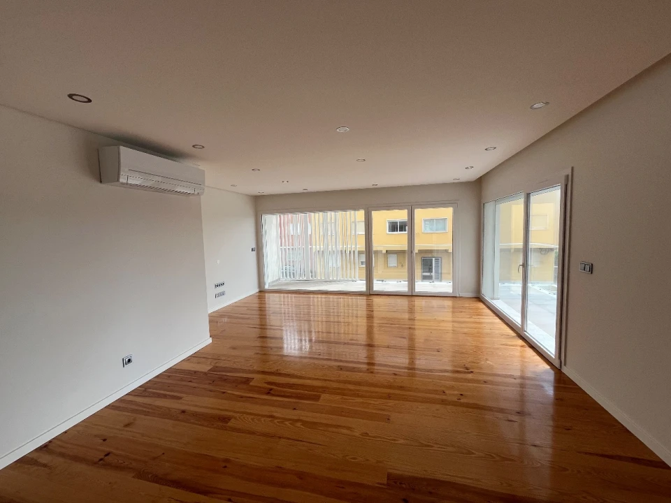 Apartamento T3 para Arrendamento em São João do Estoril Foto 10