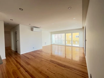 Apartamento T3 para Arrendamento em São João do Estoril