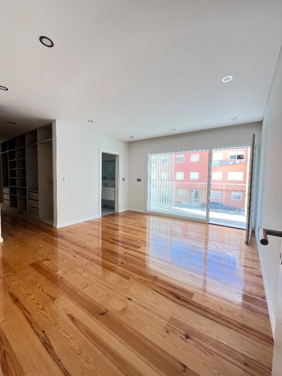 Apartamento T3 para Arrendamento em São João do Estoril Foto 6