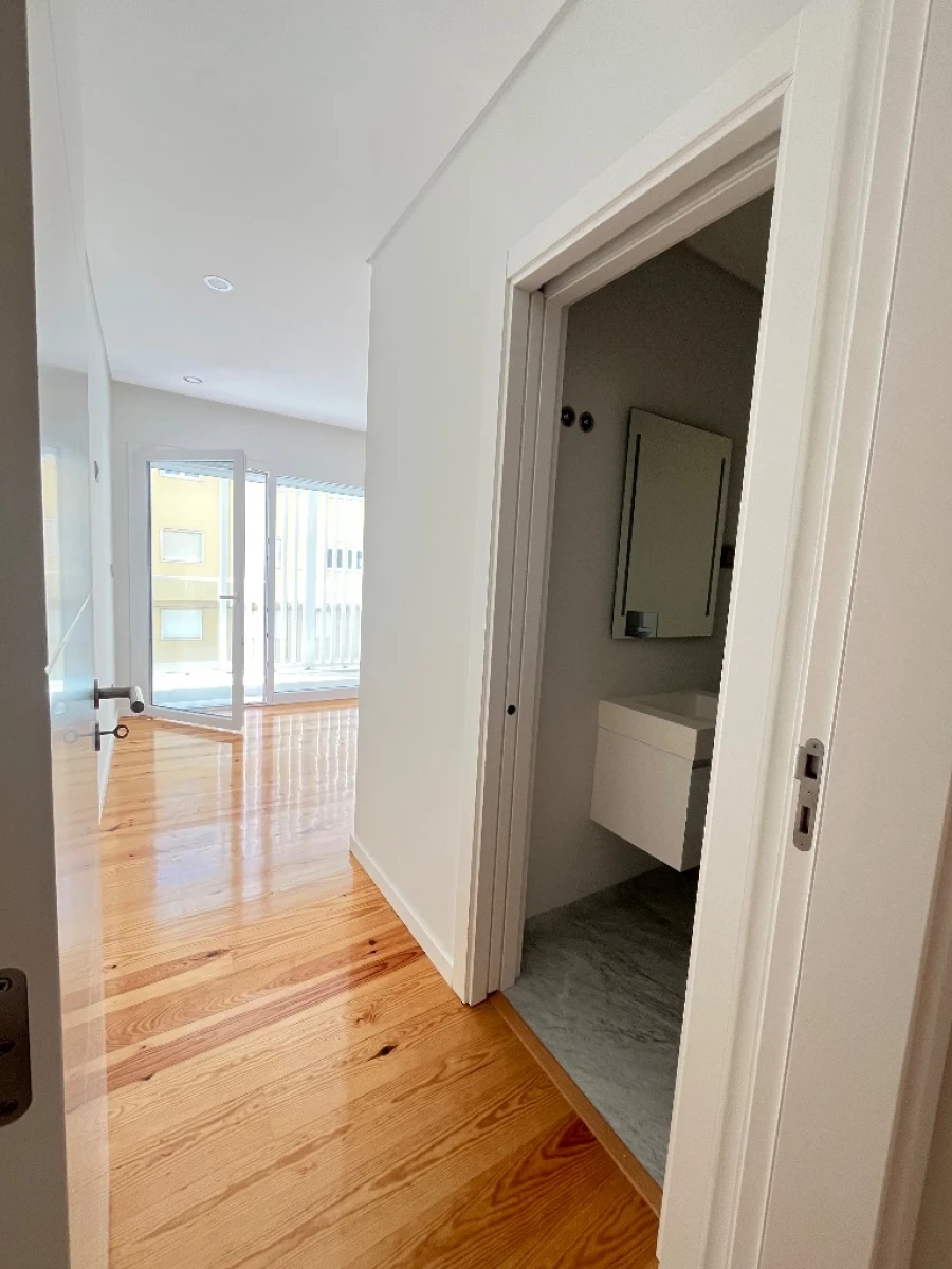 Apartamento T3 para Arrendamento em São João do Estoril Foto 5