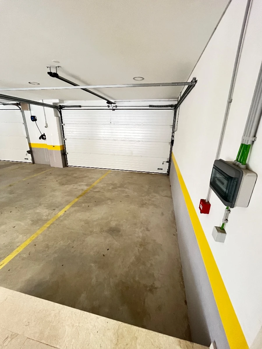 Apartamento T3 para Arrendamento em São João do Estoril Foto 7