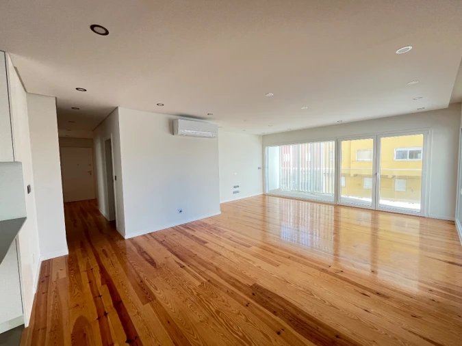 Apartamento T3 para Arrendamento em São João do Estoril Foto 9