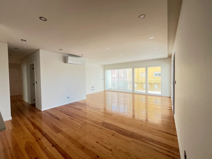 Apartamento T3 para Arrendamento em São João do Estoril Foto 13