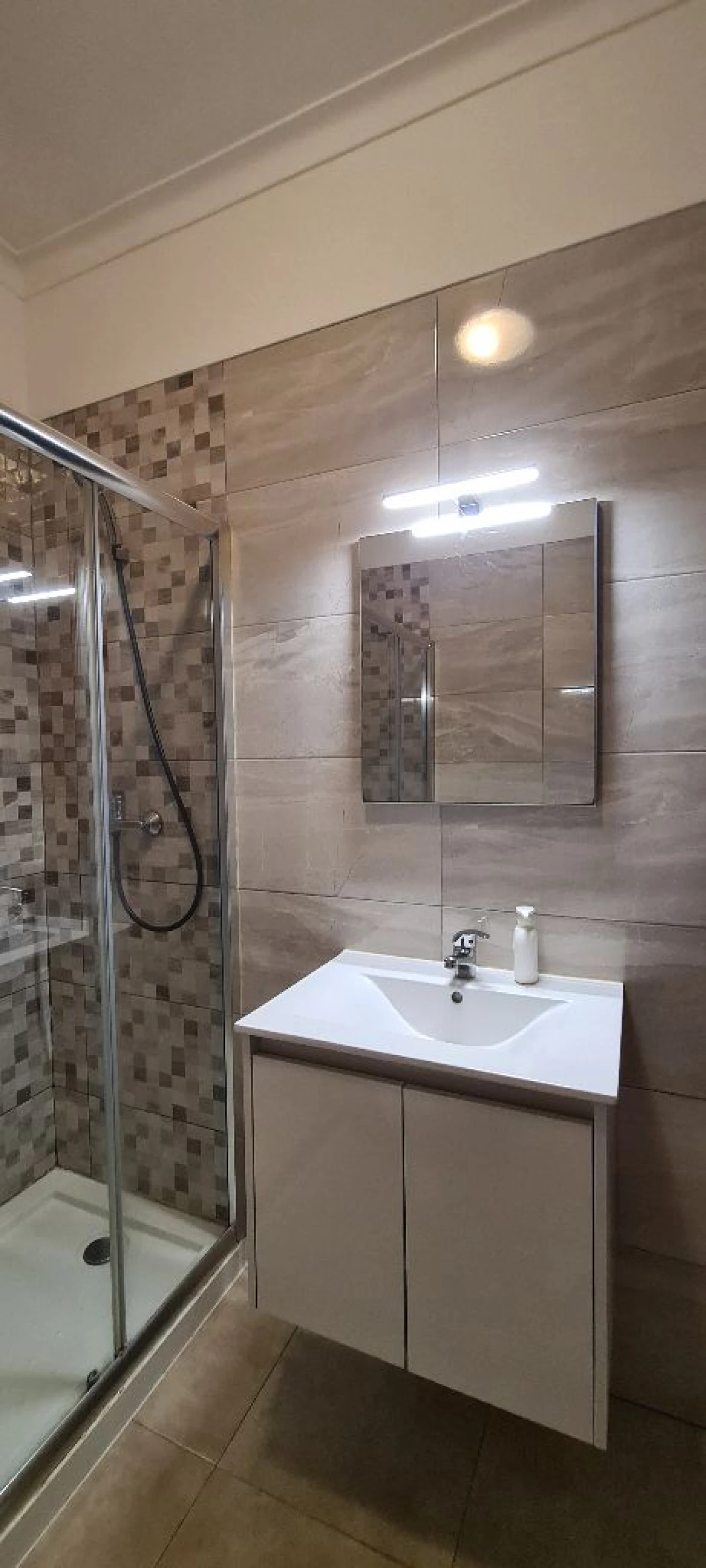 Apartamento T1 para Arrendamento em Almada Foto 6