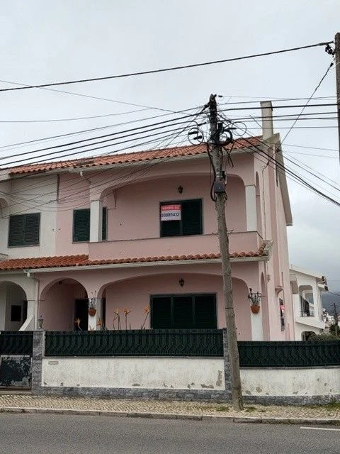 Moradia T4 para Venda em Rio de Mouro