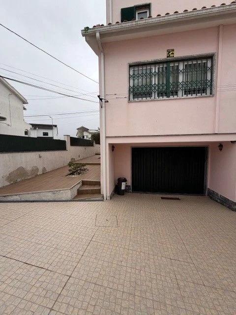 Moradia T4 para Venda em Rio de Mouro