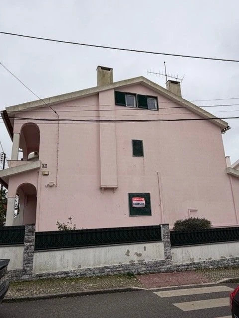 Moradia T4 para Venda em Rio de Mouro