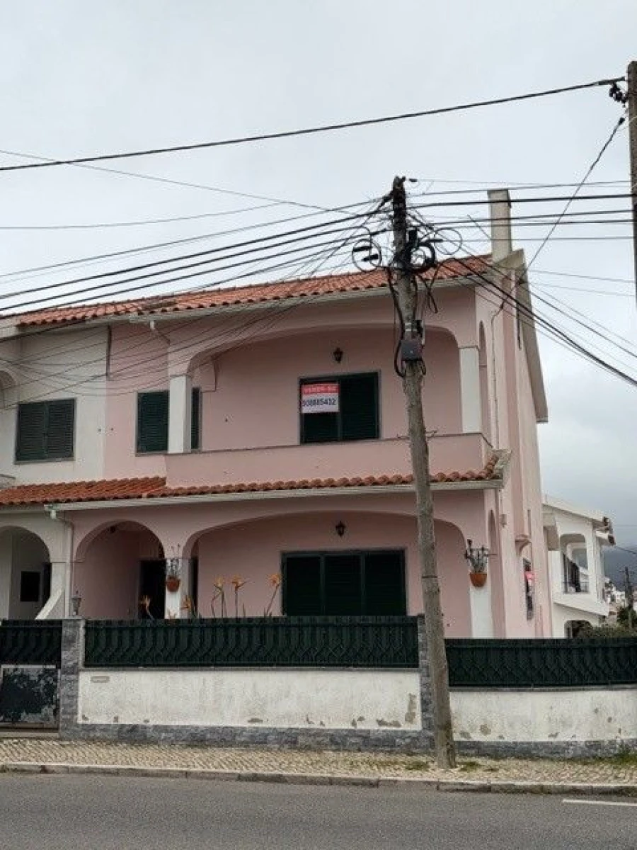 Moradia T4 para Venda em Rio de Mouro Foto 3