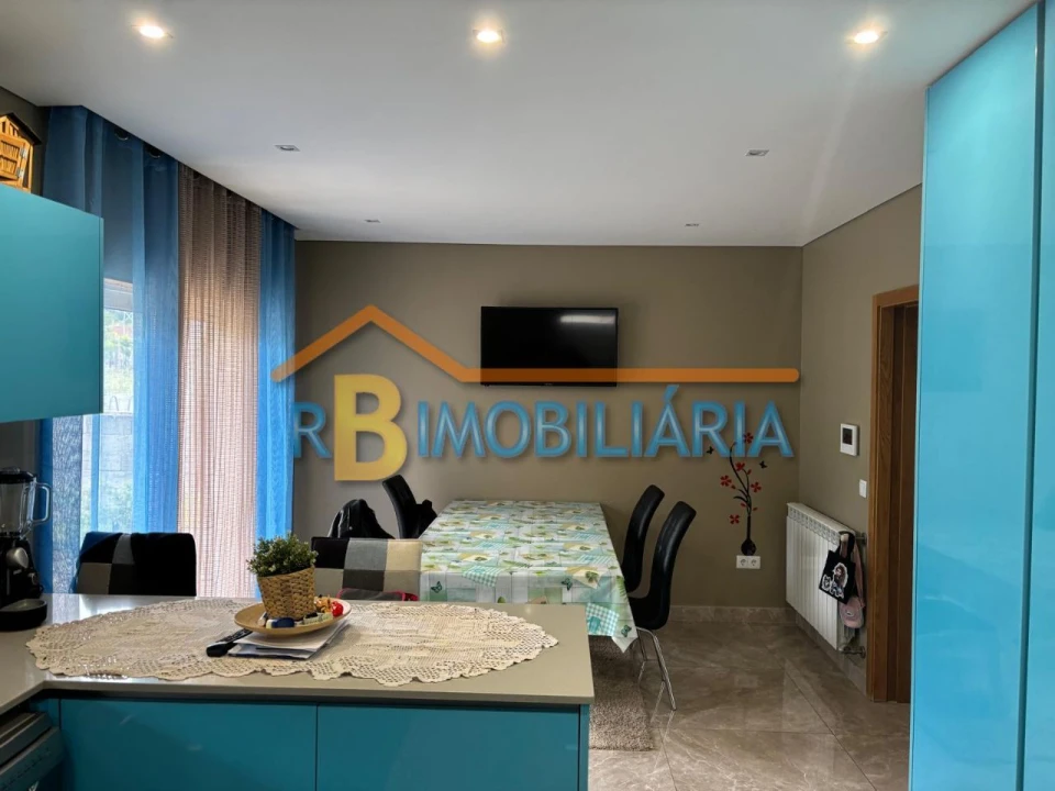 Moradia T3 para Venda em Alqueve Foto 3