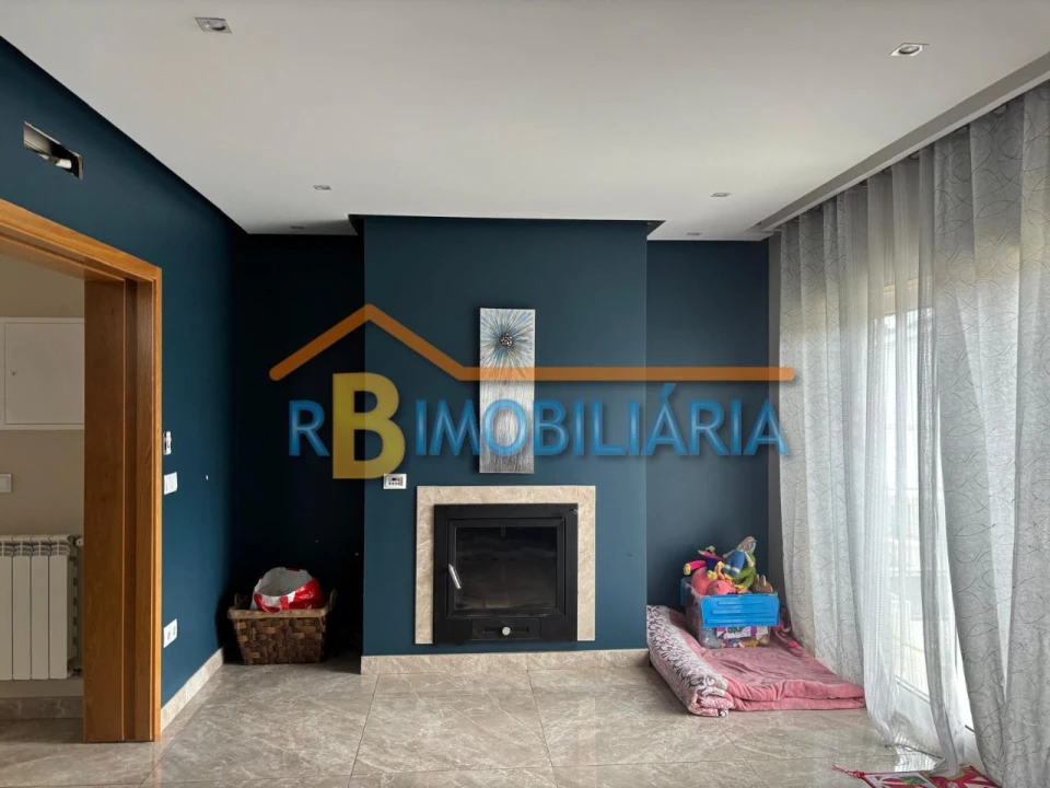 Moradia T3 para Venda em Alqueve Foto 4
