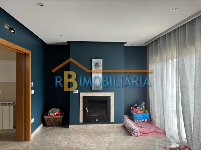 Moradia T3 para Venda em Alqueve Foto 4