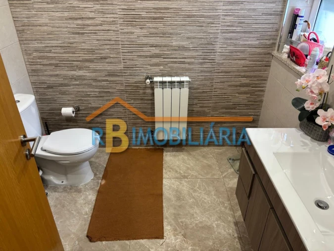 Moradia T3 para Venda em Alqueve Foto 13