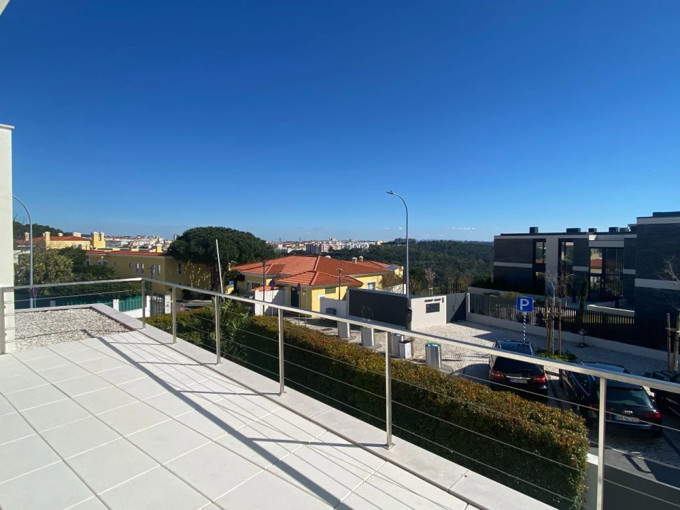 Moradia T4 para Venda em Queijas Foto 34