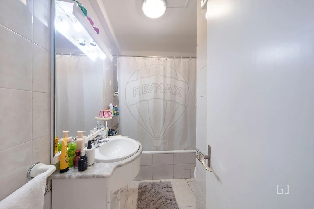 Apartamento T2 para Venda em Tapada das Mercês Foto 1