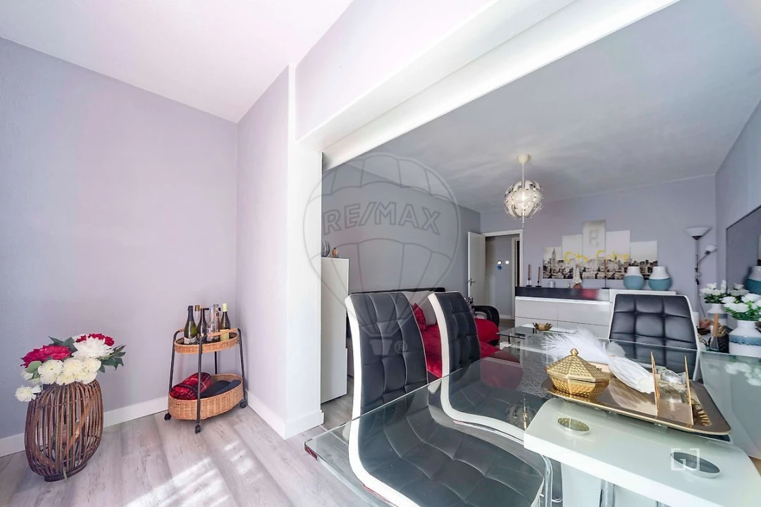 Apartamento T2 para Venda em Tapada das Mercês Foto 2