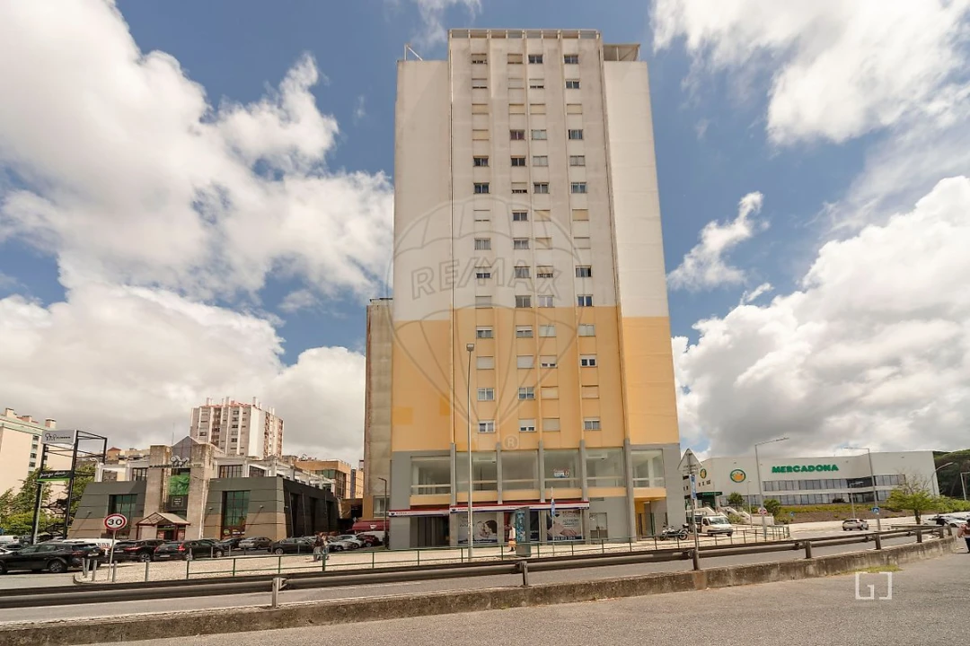 Apartamento T2 para Venda em Tapada das Mercês Foto 4