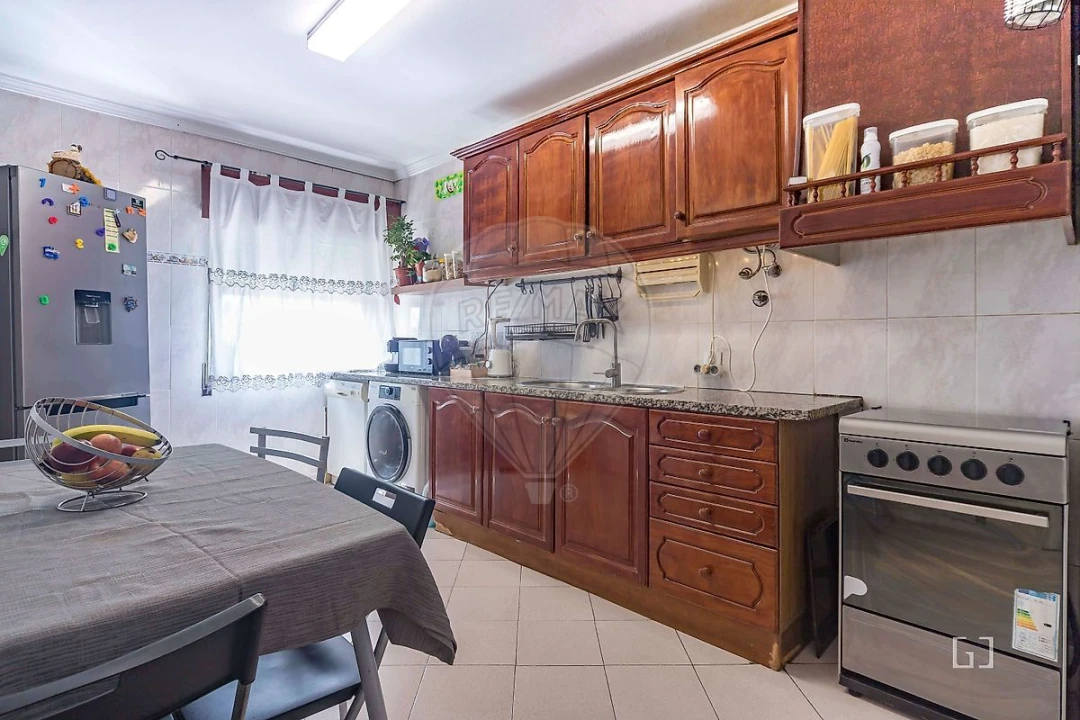 Apartamento T2 para Venda em Tapada das Mercês Foto 8