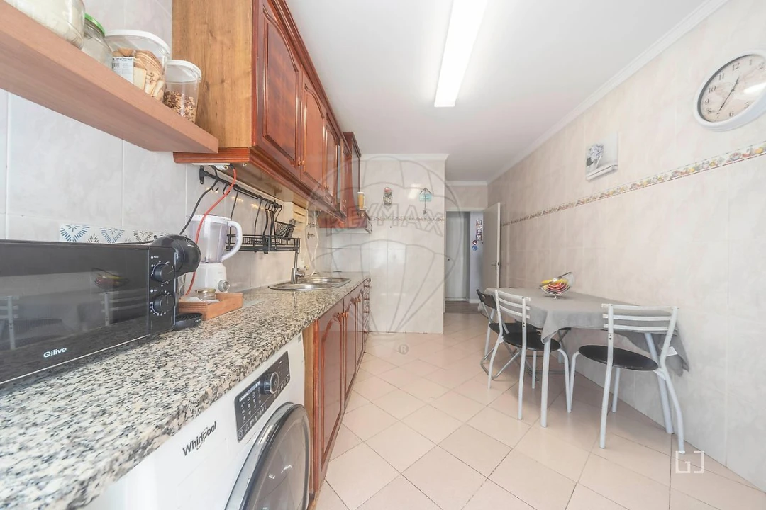 Apartamento T2 para Venda em Tapada das Mercês Foto 12