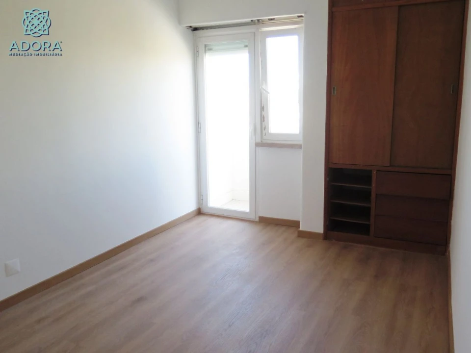 Apartamento T3 para Venda em Linda a Velha Foto 11