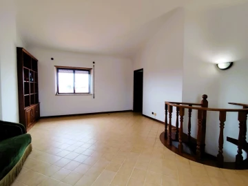 Apartamento T3 para Arrendamento em Torre