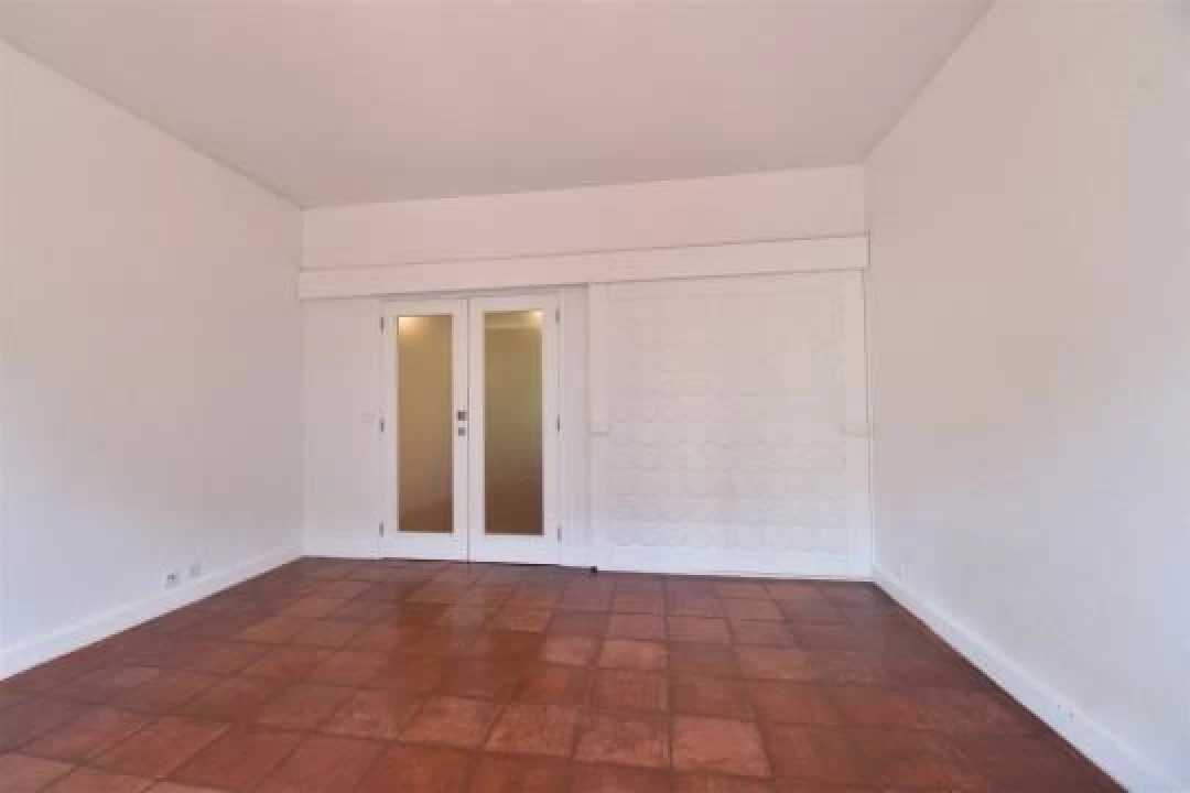 Apartamento T1 para Arrendamento em Estoril Foto 10