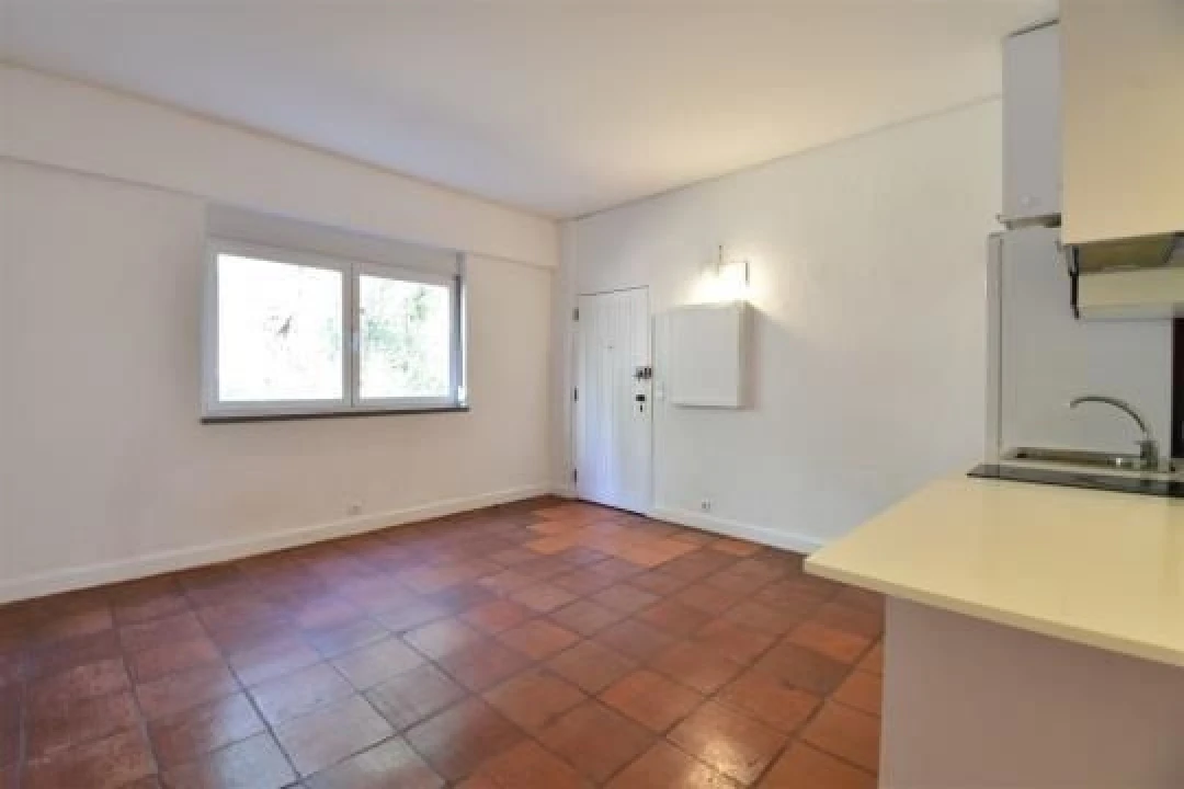 Apartamento T1 para Arrendamento em Estoril Foto 4