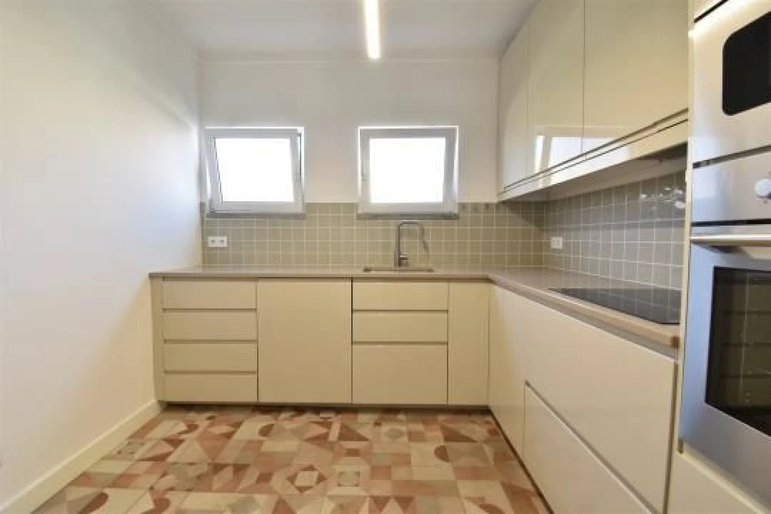 Apartamento T2 para Arrendamento em Monte Estoril Foto 4