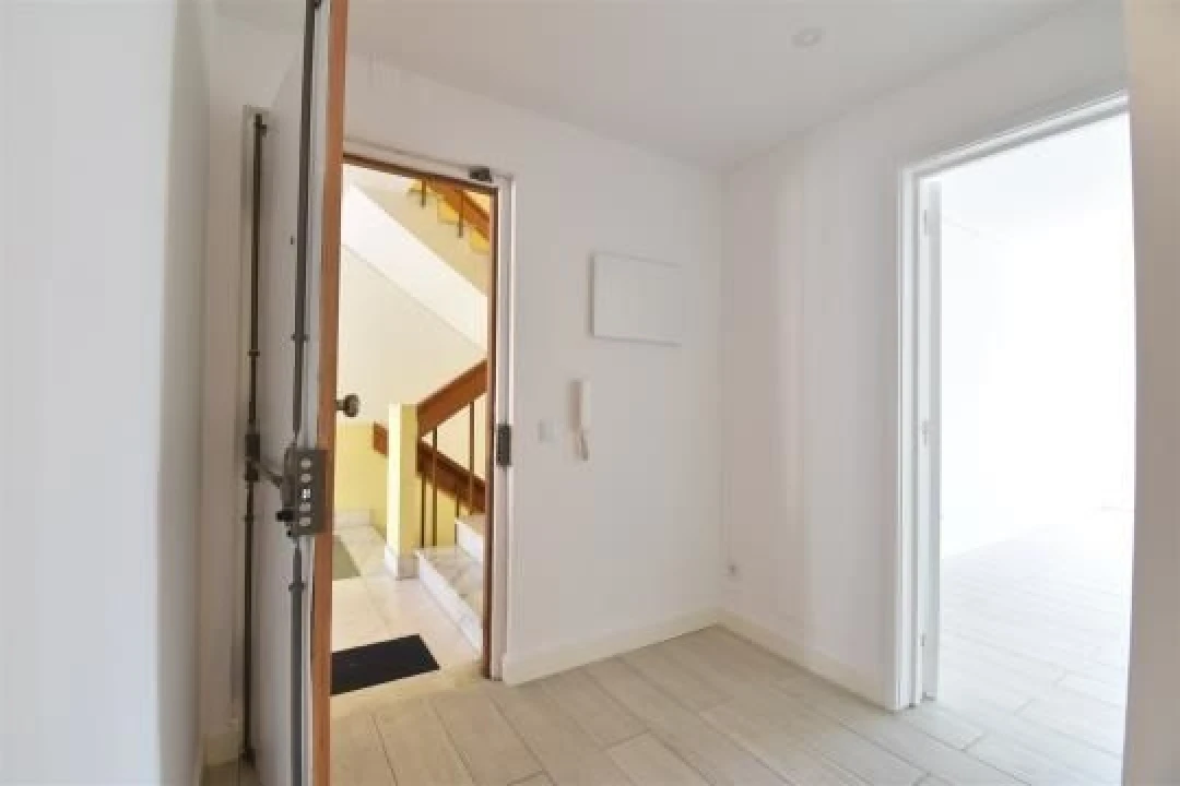 Apartamento T2 para Arrendamento em Monte Estoril Foto 1