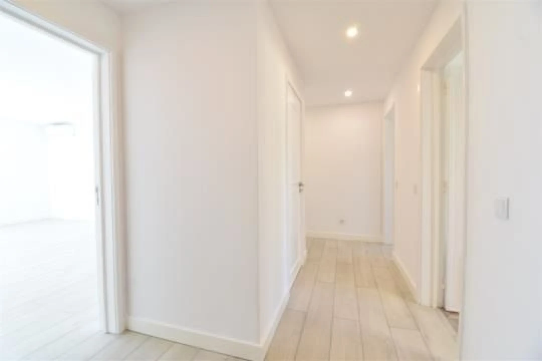 Apartamento T2 para Arrendamento em Monte Estoril Foto 3